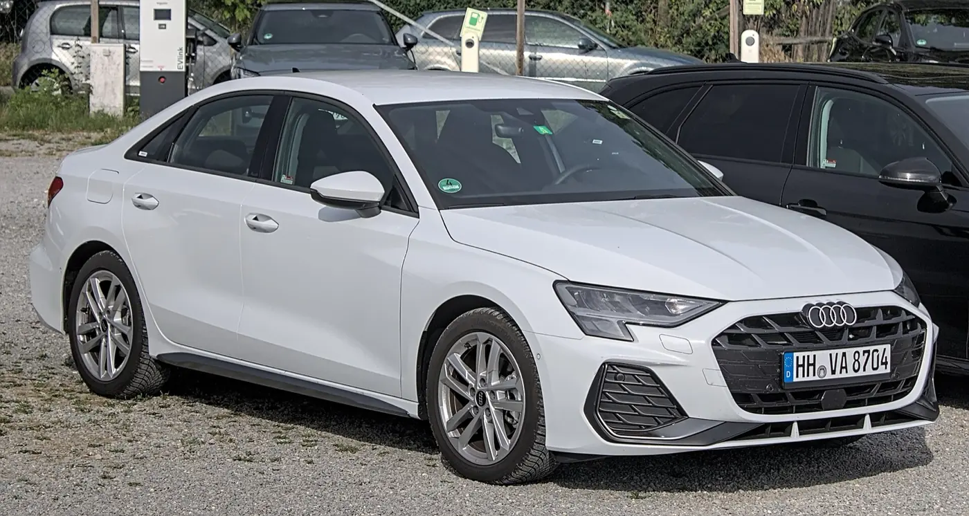 Audi A3 Sedán 2026, vista 3/4 frontal