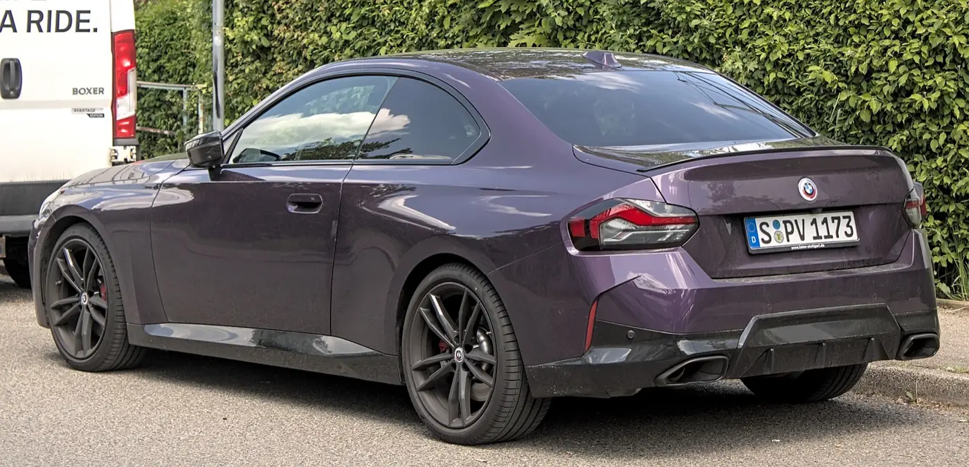 BMW Serie 2 Coupé 2027, vista 3/4 trasera