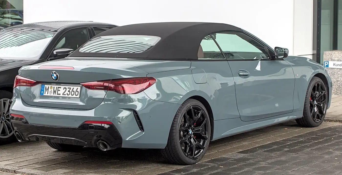 BMW Serie 4 Convertible 2027, vista 3/4 trasera