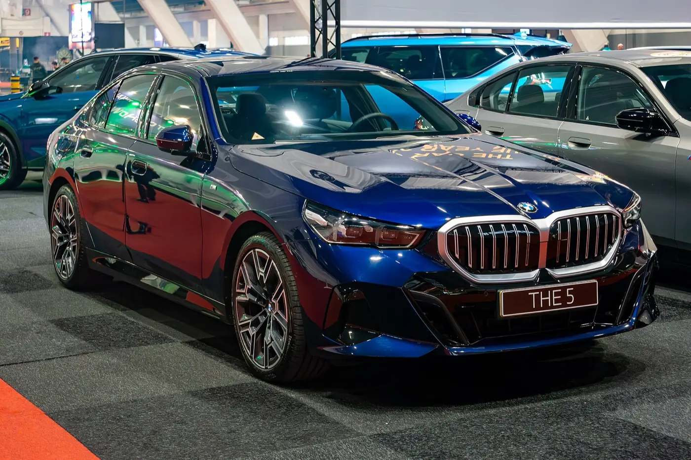 BMW Serie 5 2027, vista 3/4 frontal
