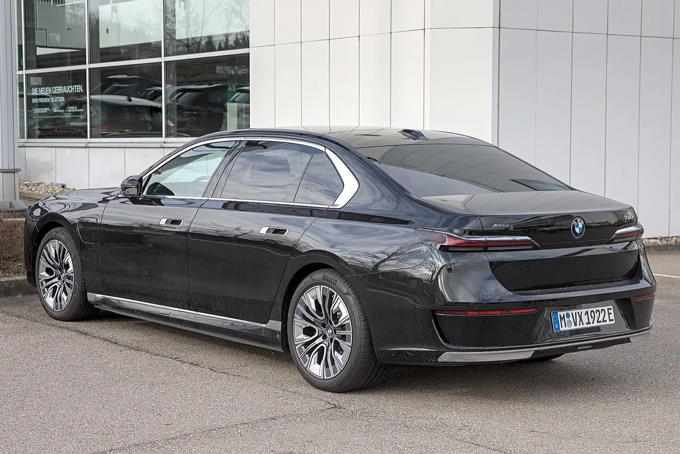 BMW Serie 7 2026, vista 3/4 trasera