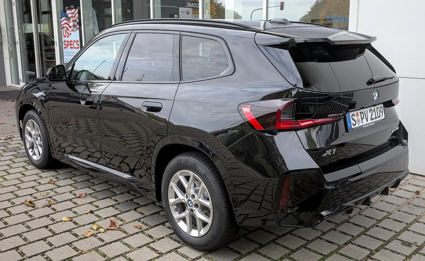 BMW X1 2027, vista 3/4 trasera