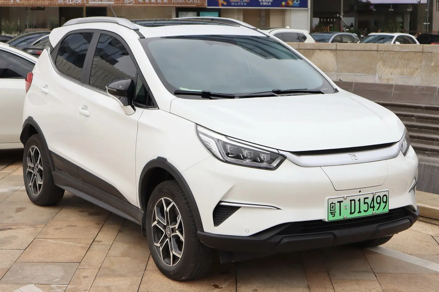 BYD Yuan Pro 2026, vista 3/4 frontal, foto 1