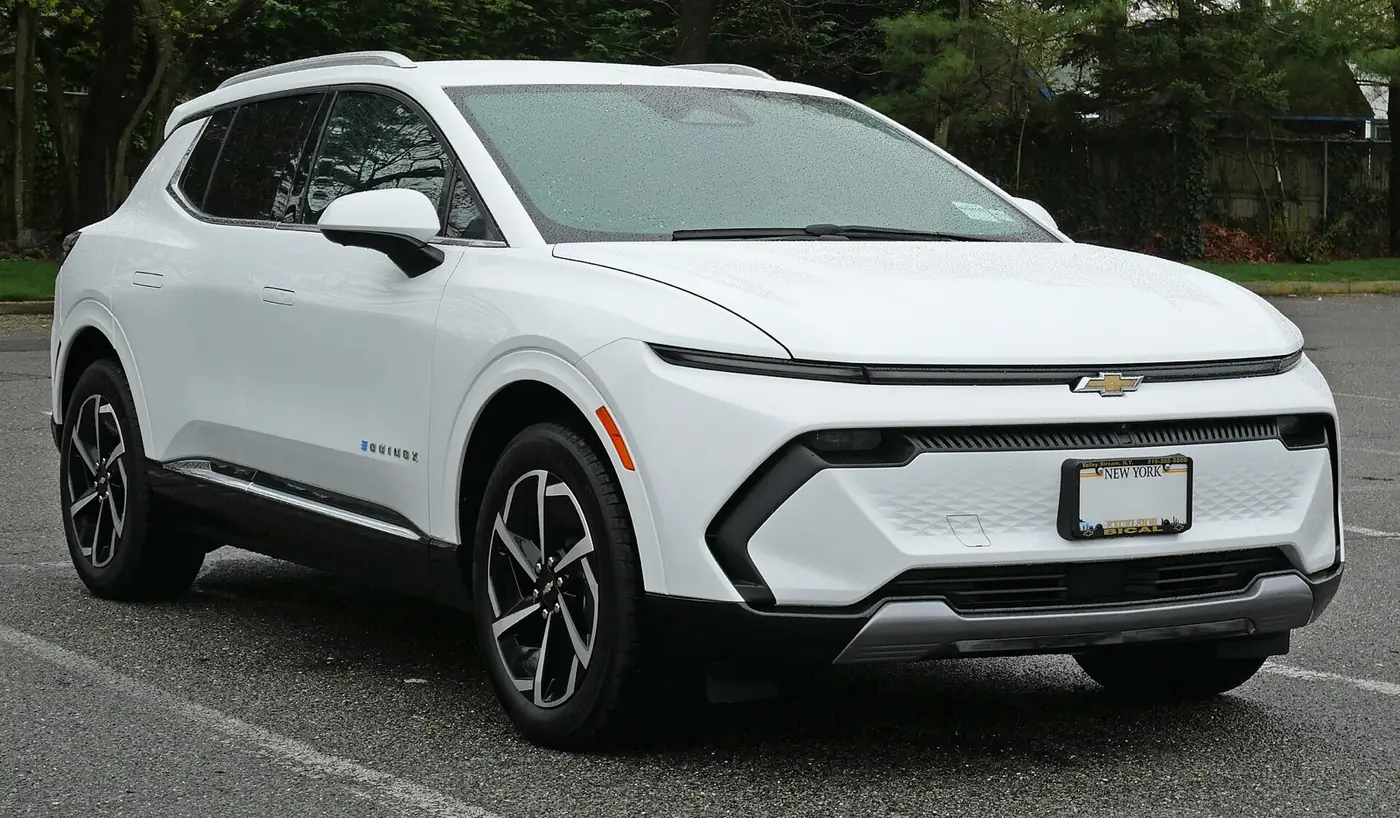 Chevrolet Equinox EV 2026, vista 3/4 frontal, foto 2