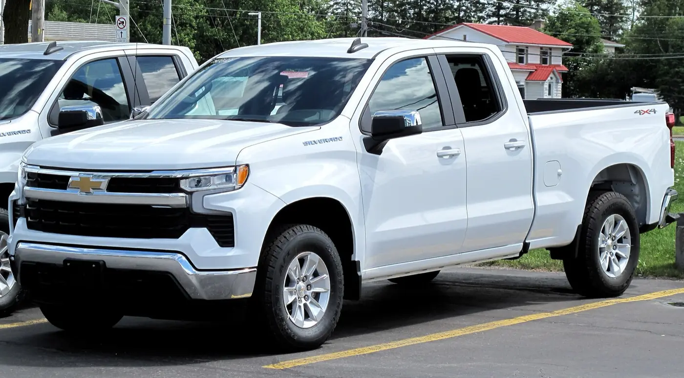Chevrolet Silverado 2026, vista 3/4 frontal, foto 1