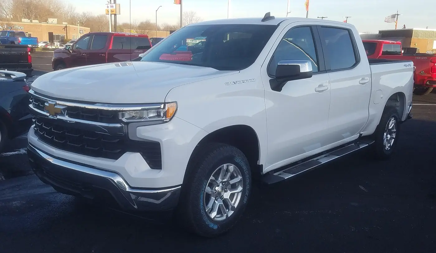 Chevrolet Silverado 2026, vista 3/4 frontal, foto 2