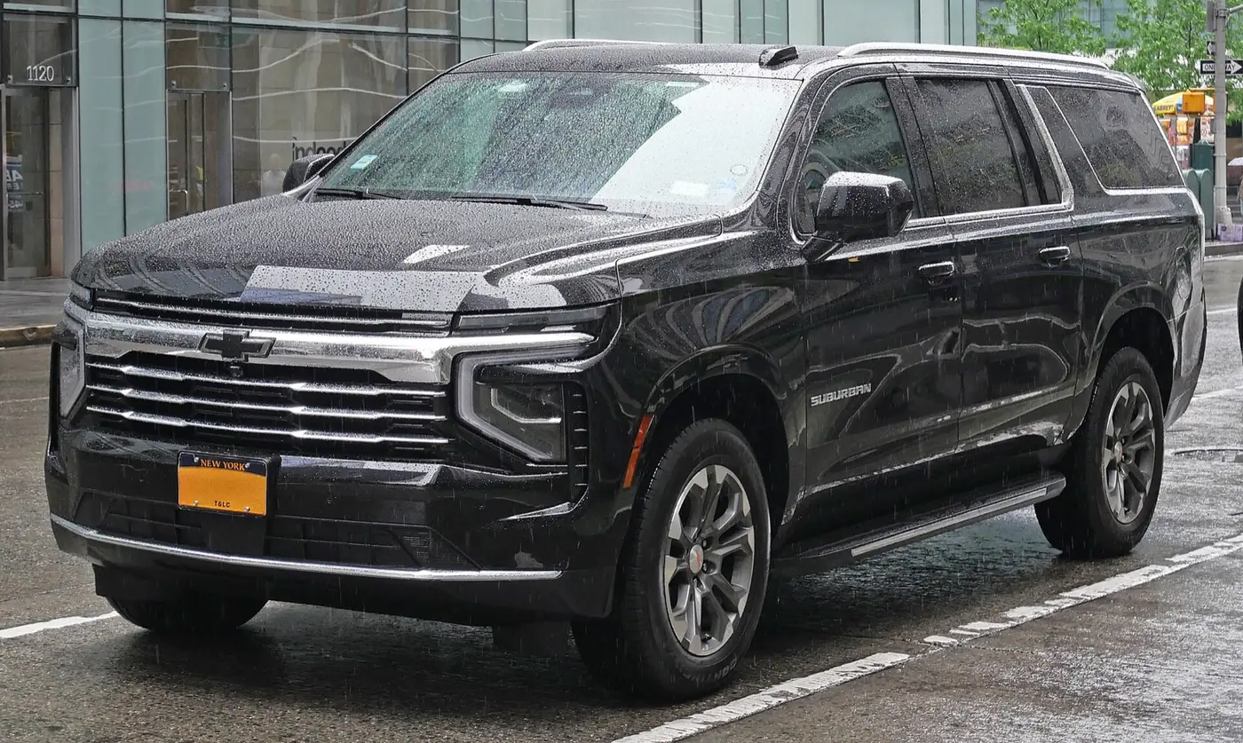Chevrolet Suburban 2026, vista 3/4 frontal, foto 2