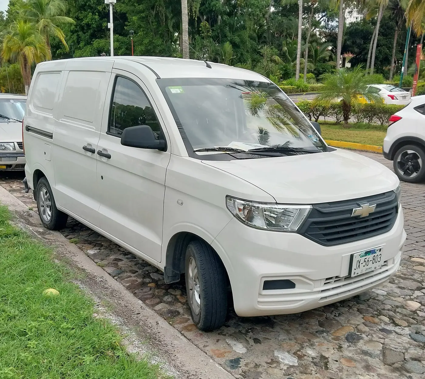 Chevrolet Tornado Van 2026, vista 3/4 frontal
