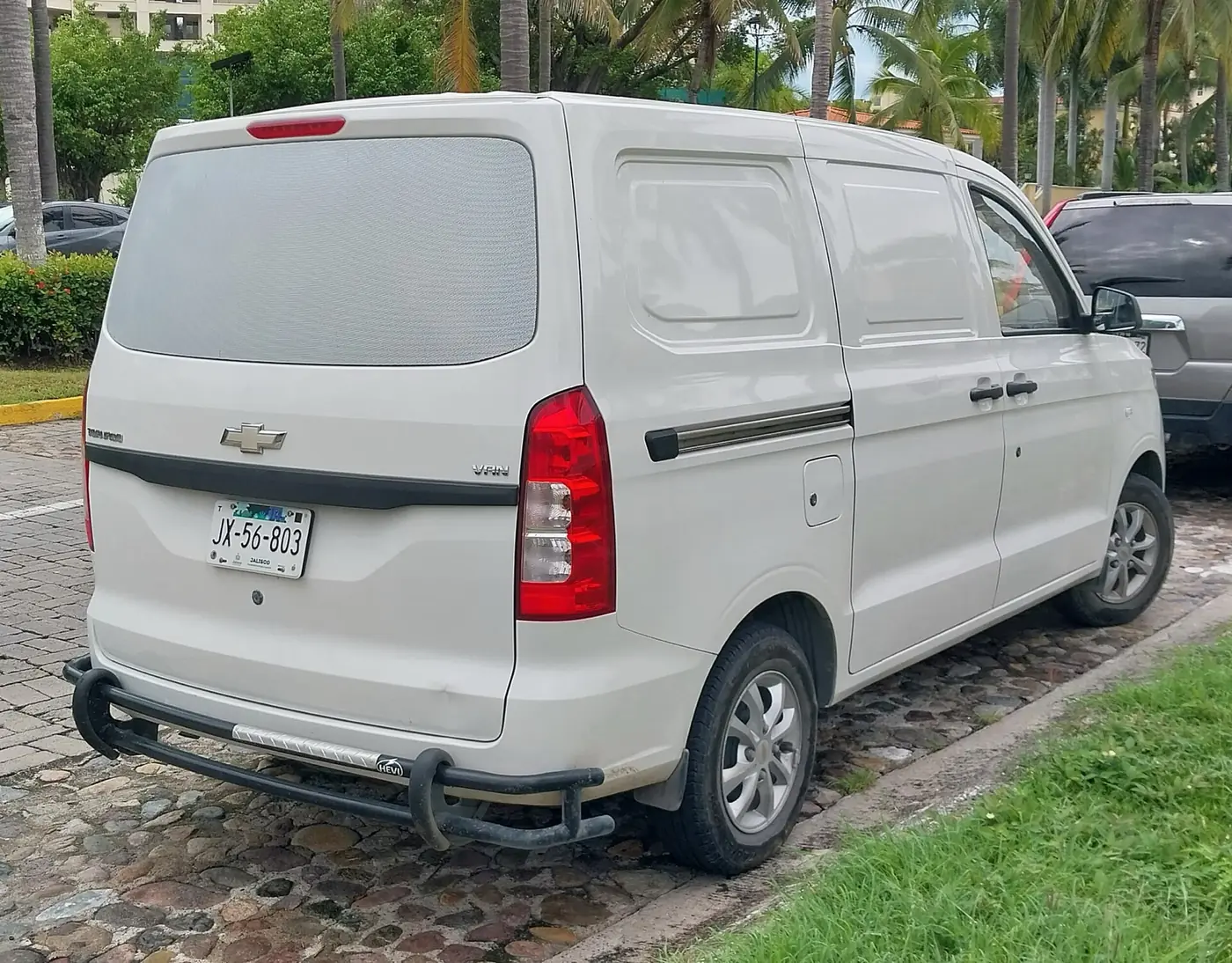 Chevrolet Tornado Van 2026, vista 3/4 trasera