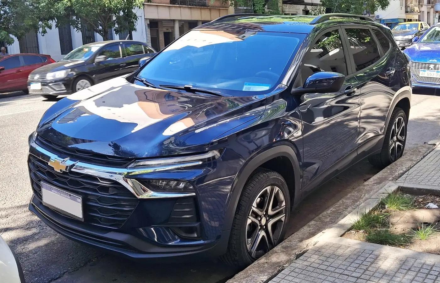 Chevrolet Tracker 2026, vista 3/4 frontal, foto 1