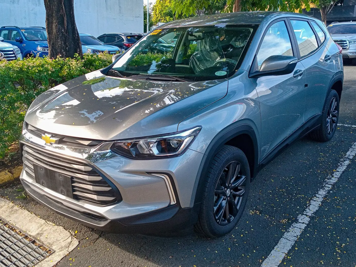 Chevrolet Tracker 2026, vista 3/4 frontal, foto 2