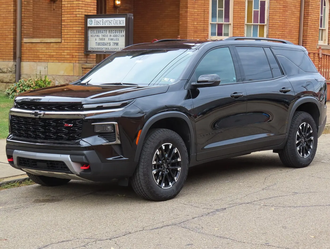 Chevrolet Traverse 2027, vista 3/4 frontal, foto 2