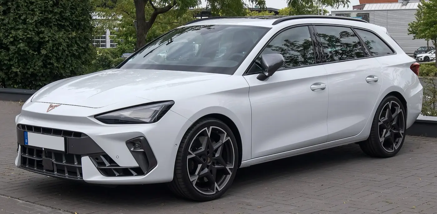 CUPRA León 2026, vista 3/4 frontal, foto 2