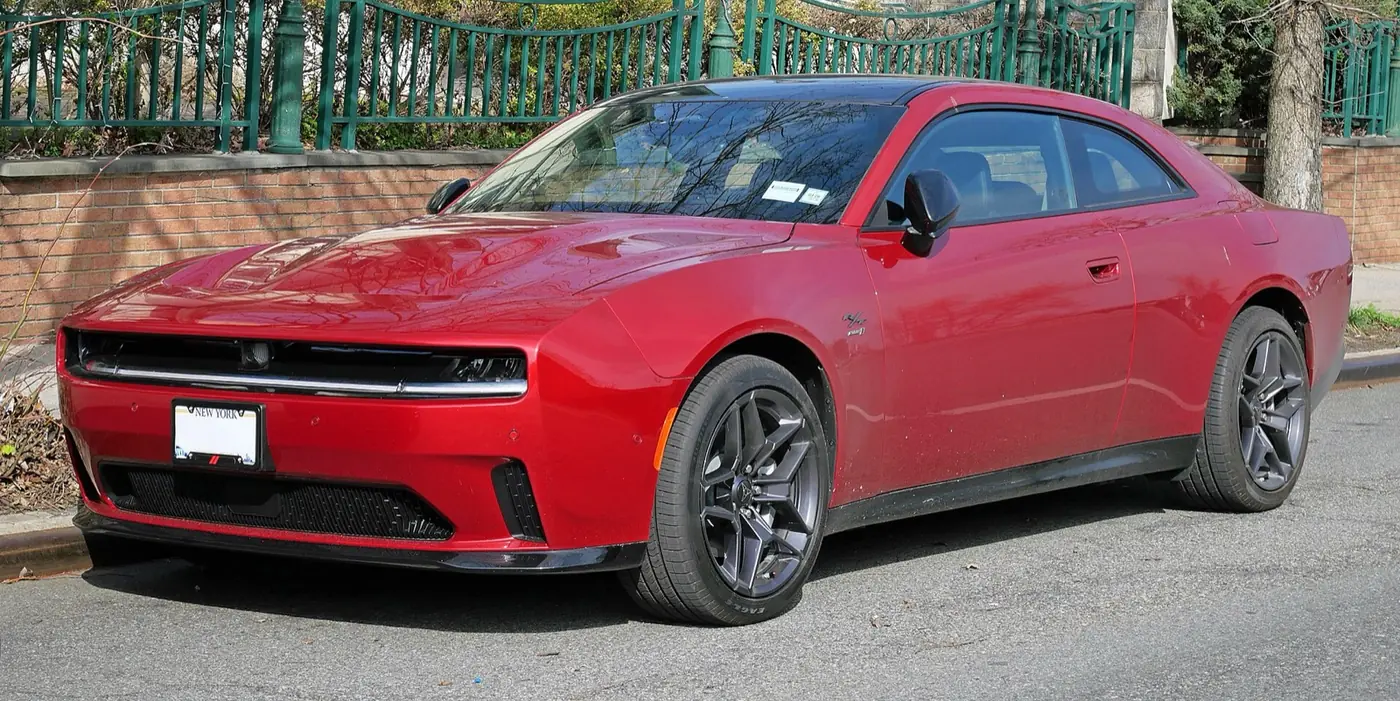 Dodge Charger 2027, vista 3/4 frontal, foto 2
