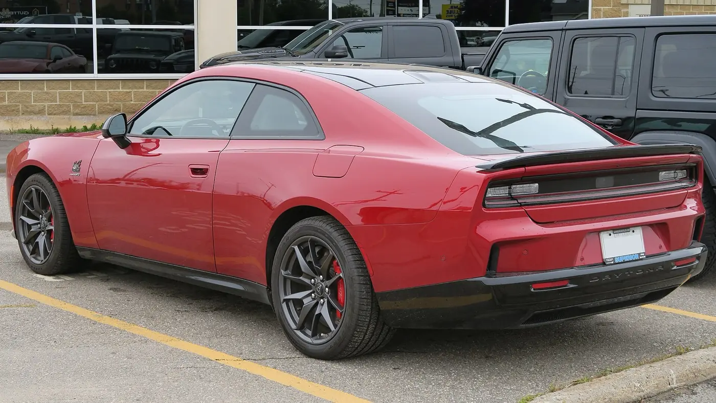 Dodge Charger 2027, vista 3/4 trasera