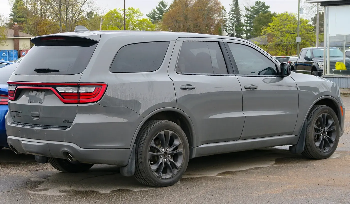 Dodge Durango 2027, vista 3/4 trasera