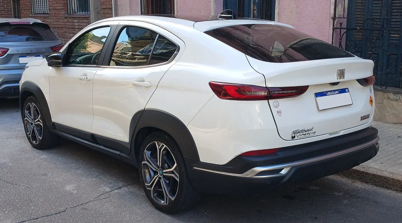 Fiat Fastback 2026, vista 3/4 trasera