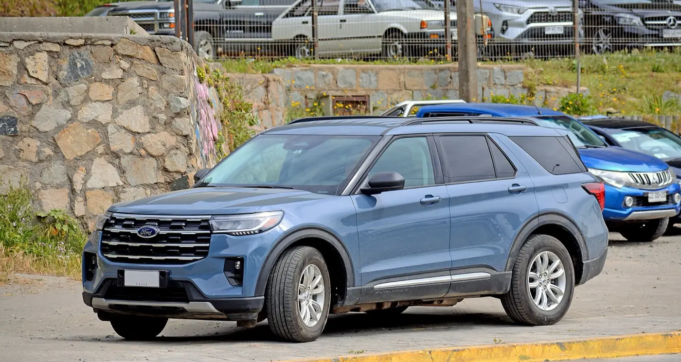 Ford Explorer 2026, vista 3/4 frontal, foto 1