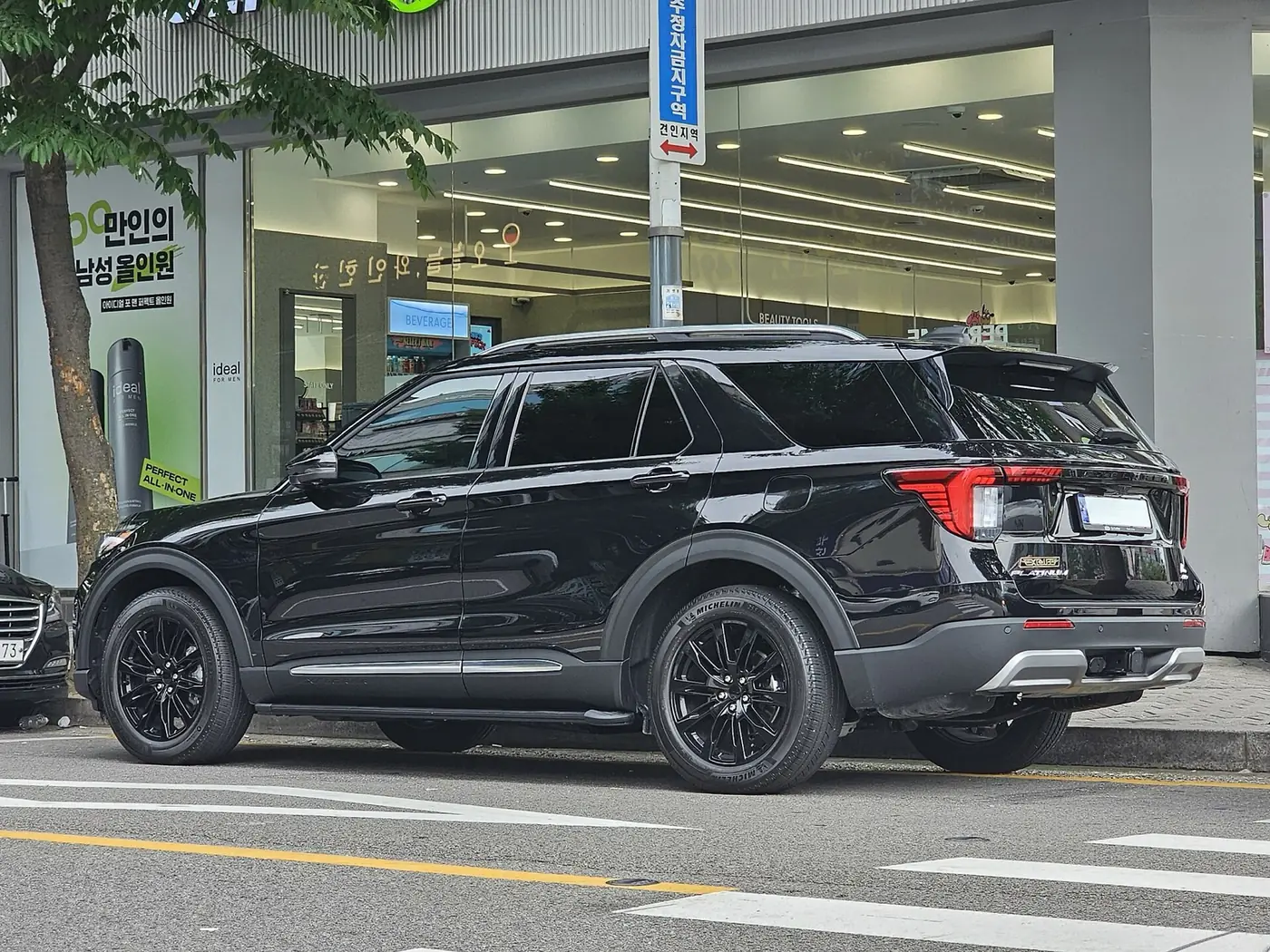 Ford Explorer 2026, vista 3/4 trasera
