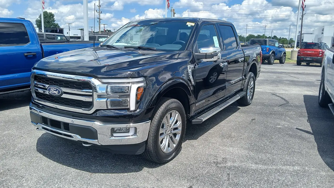 Ford F-150 2026, vista 3/4 frontal, foto 2