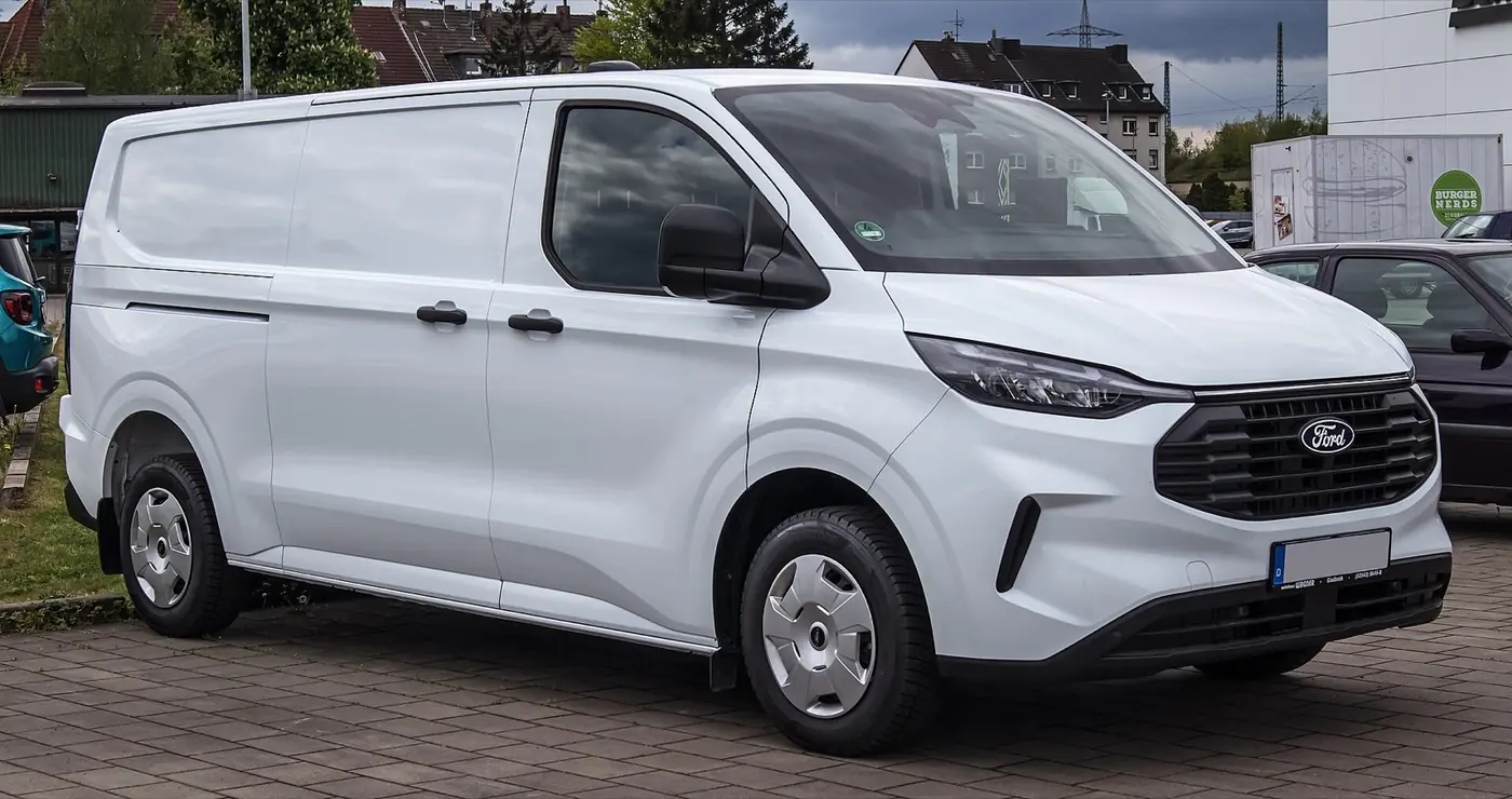 Ford Transit Custom 2026, vista 3/4 frontal, foto 1