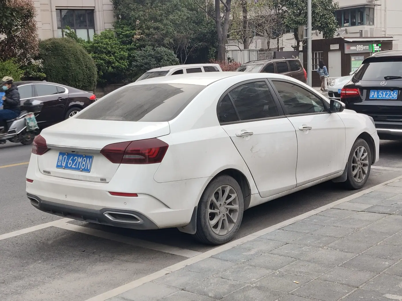 Geely Emgrand 2026, vista 3/4 trasera