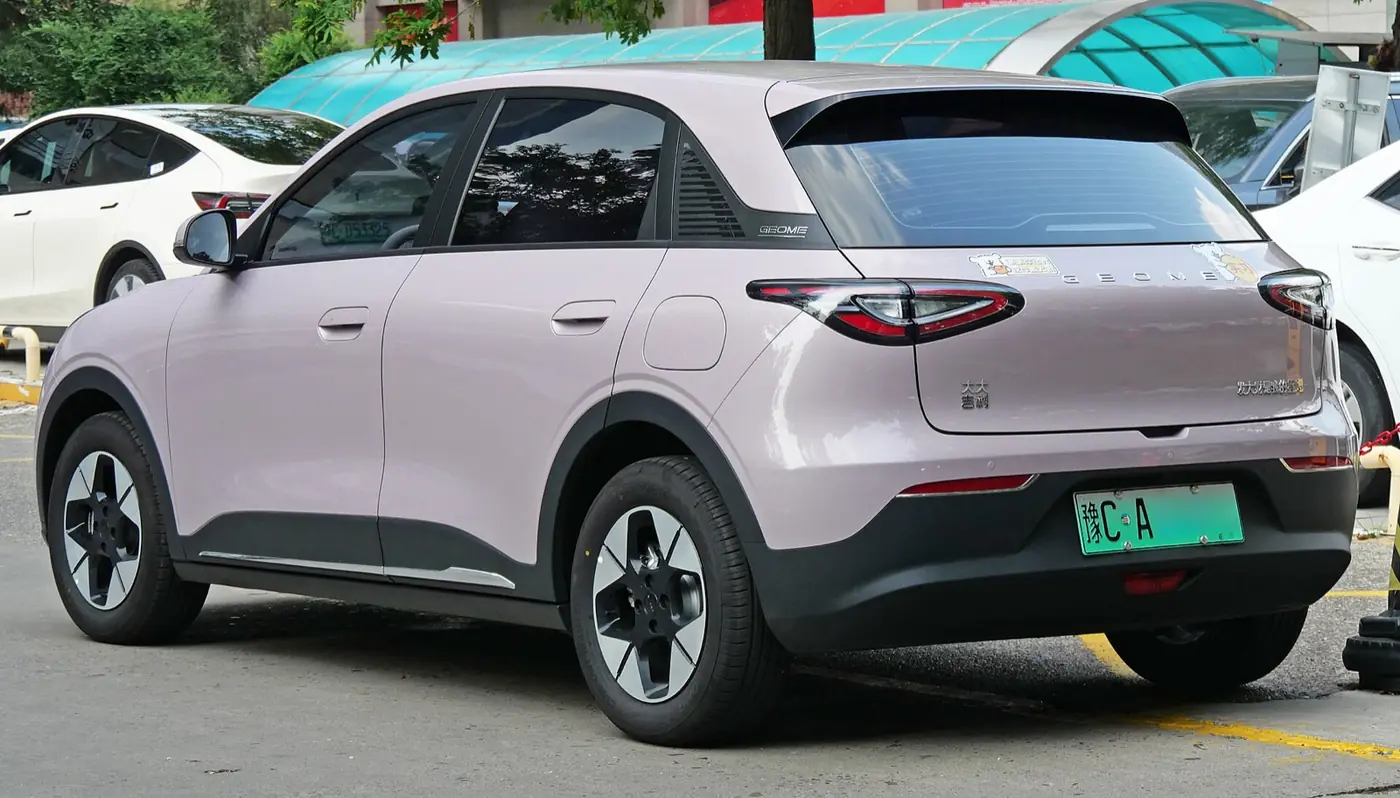 Geely EX2 2026, vista 3/4 trasera