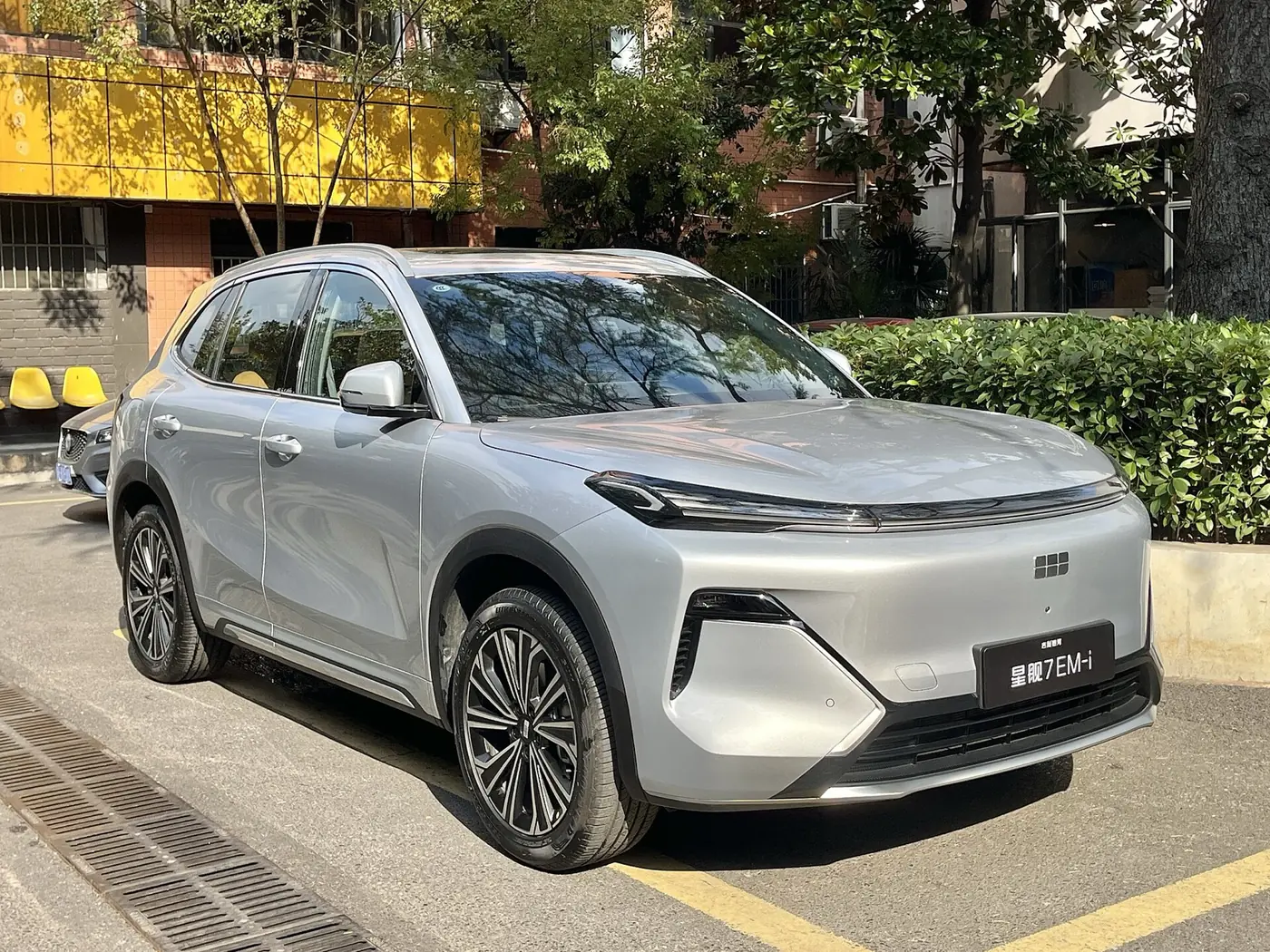 Geely EX5 EM-i 2026, vista 3/4 frontal