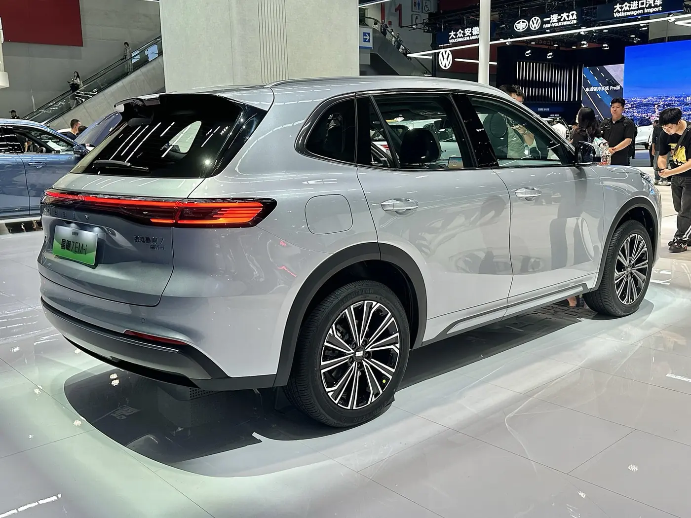 Geely EX5 EM-i 2026, vista 3/4 trasera