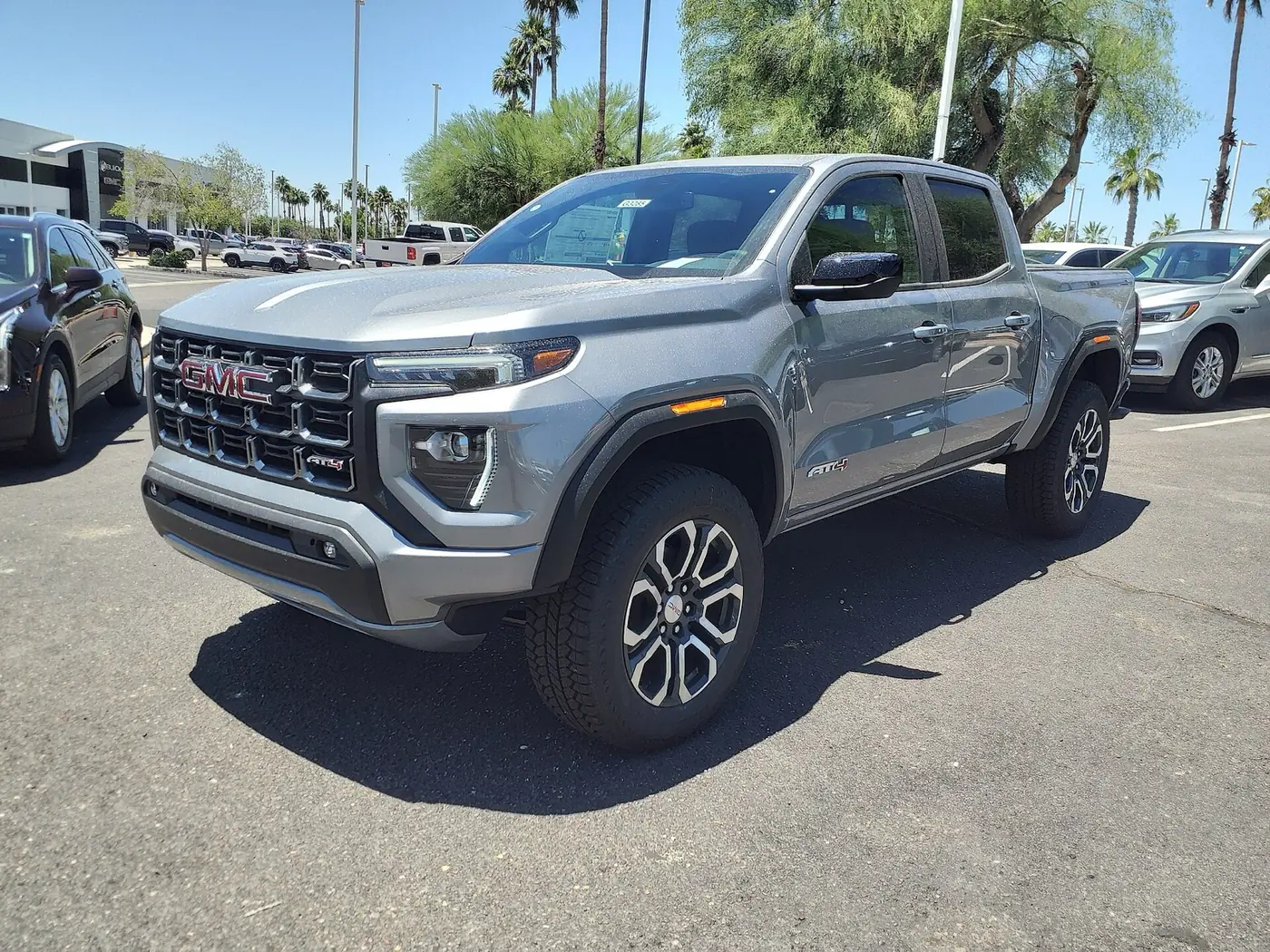 GMC Canyon 2026, vista 3/4 frontal, foto 2