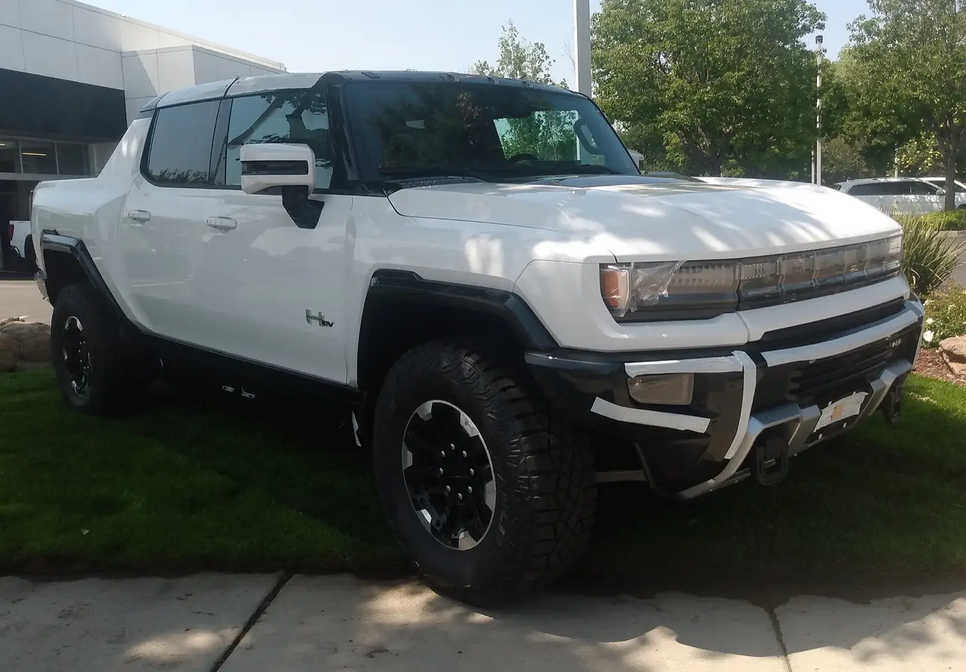 GMC Hummer EV Pickup 2025, vista 3/4 frontal, foto 1