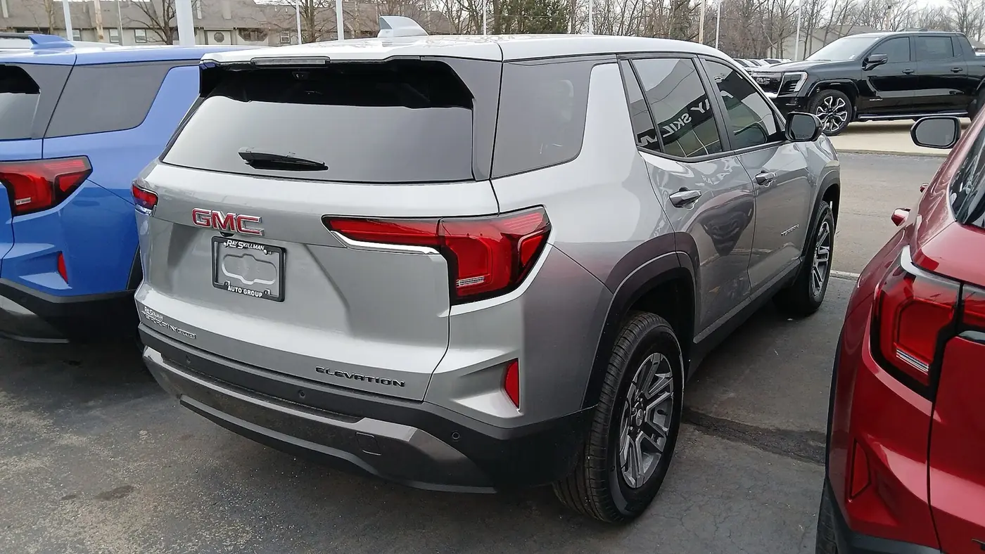 GMC Terrain 2027, vista 3/4 trasera