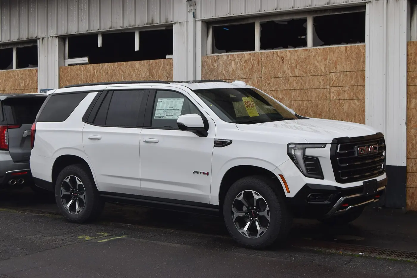 GMC Yukon 2026, vista 3/4 frontal, foto 1