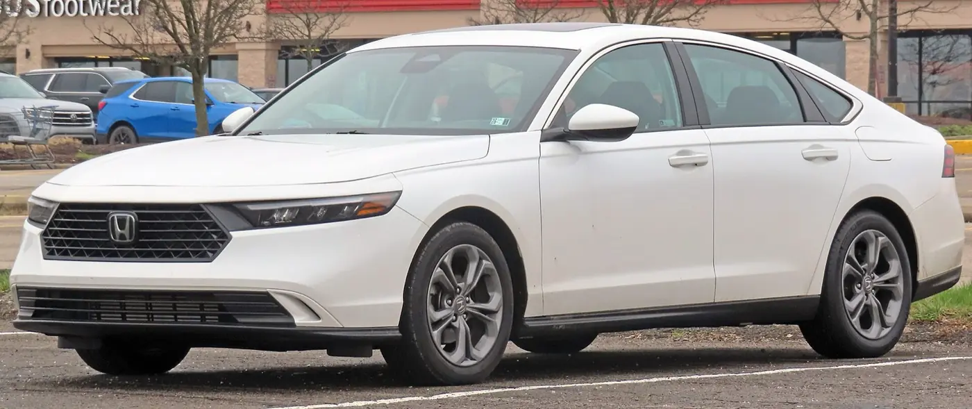 Honda Accord 2026, vista 3/4 frontal, foto 2