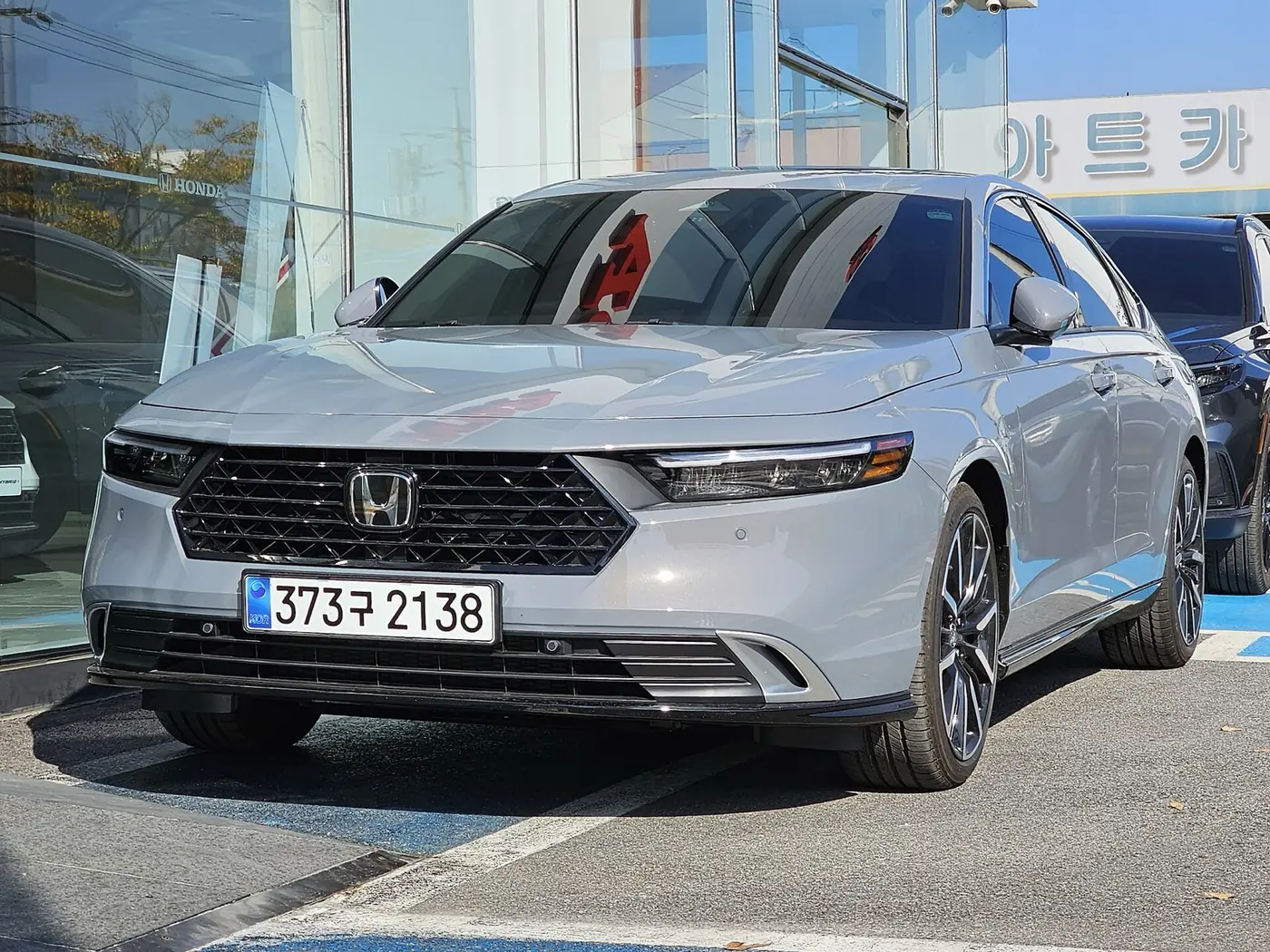 Honda Accord Hybrid de la generación actual, vista frontal
