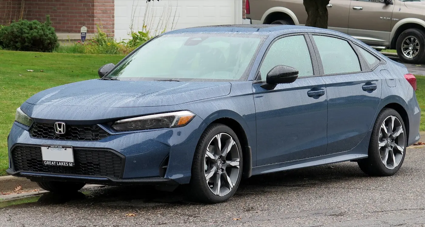 Honda Civic 2026, vista 3/4 frontal, foto 1
