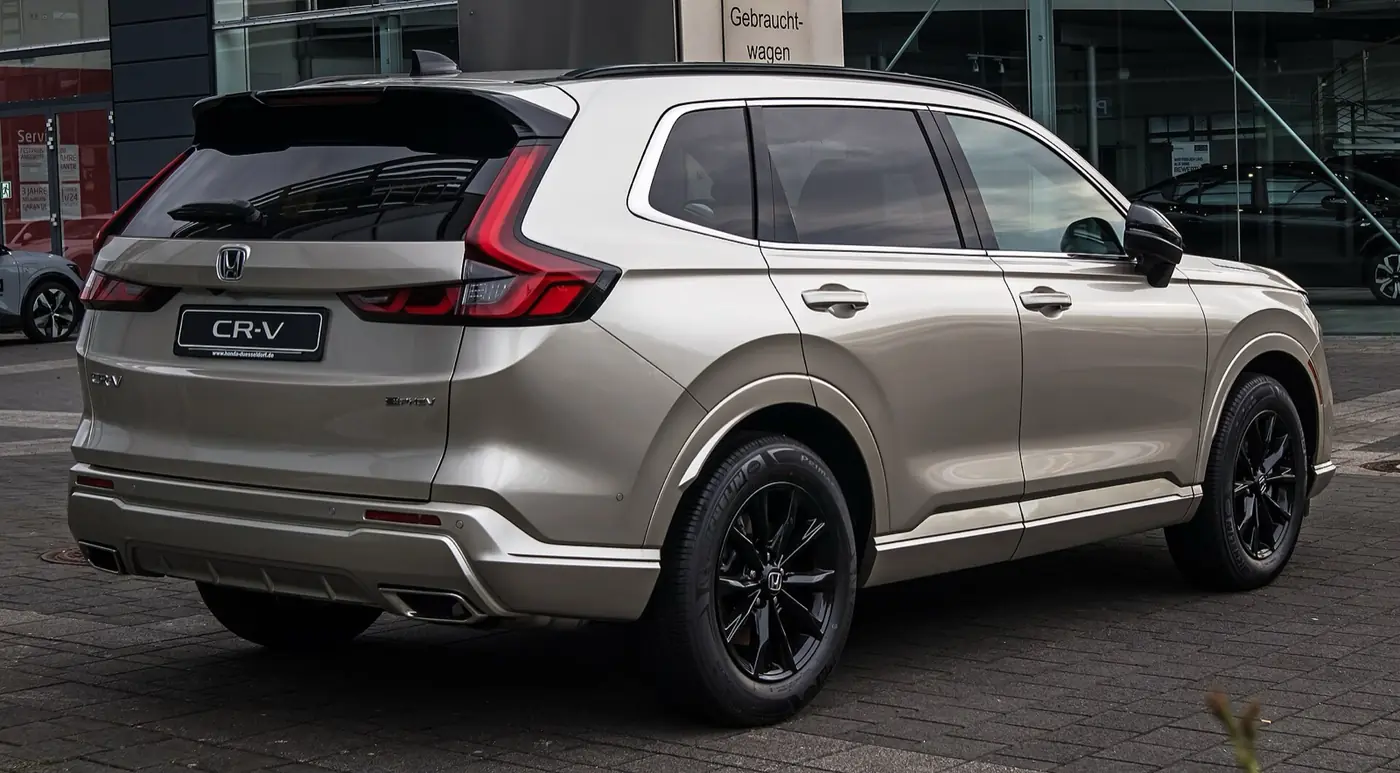 Honda CR-V 2027, vista 3/4 trasera