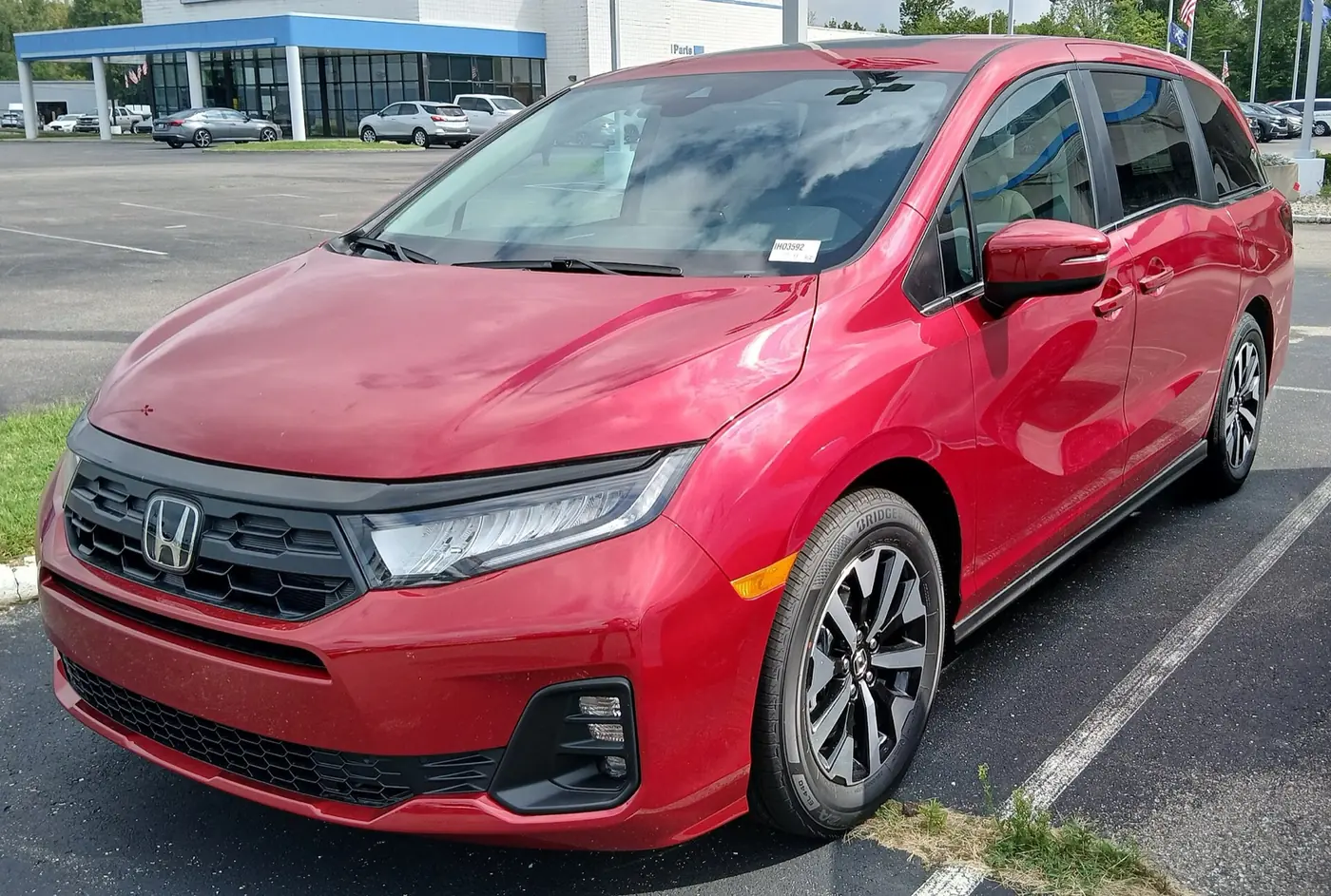 Honda Odyssey 2027, vista 3/4 frontal