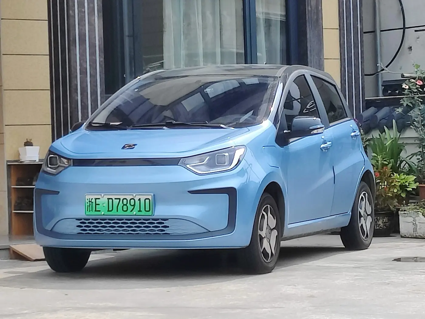 JAC E10X 2026, vista 3/4 frontal