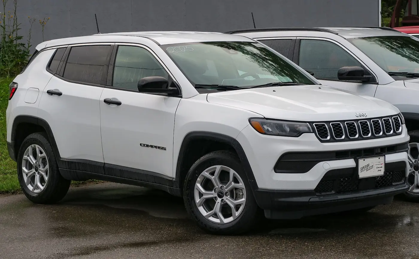 Jeep Compass 2026, vista 3/4 frontal, foto 2