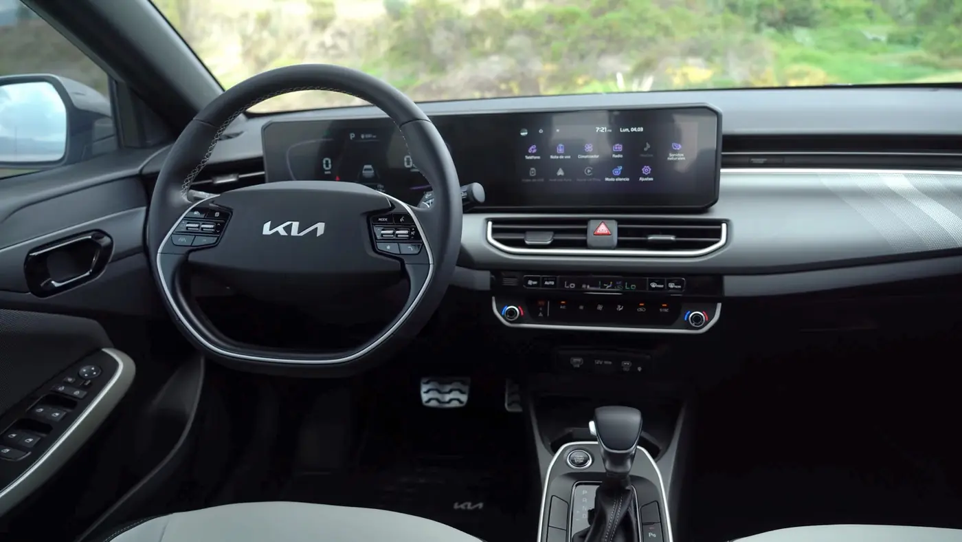 Kia K3 Sedán 2027, vista interior