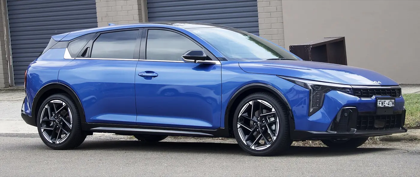 Kia K4 Hatchback 2027, vista perfil
