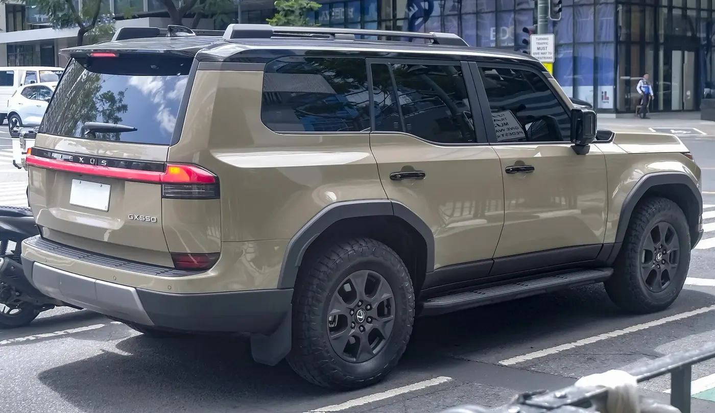 Lexus GX 2026, vista 3/4 trasera