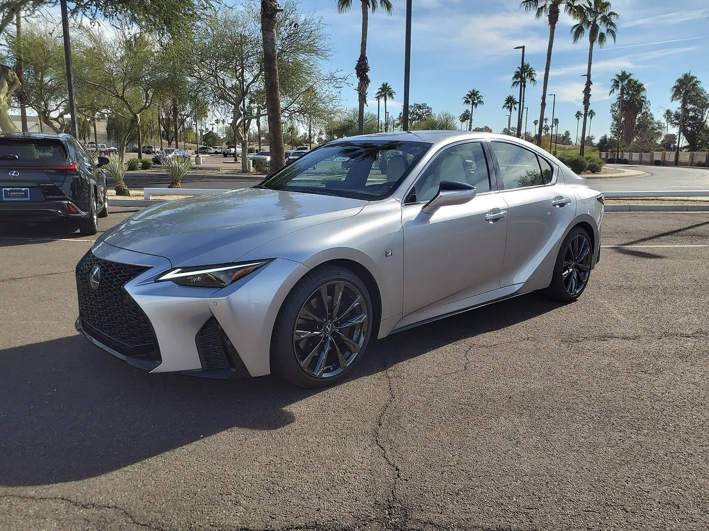 Lexus IS 2026, vista 3/4 frontal, foto 2