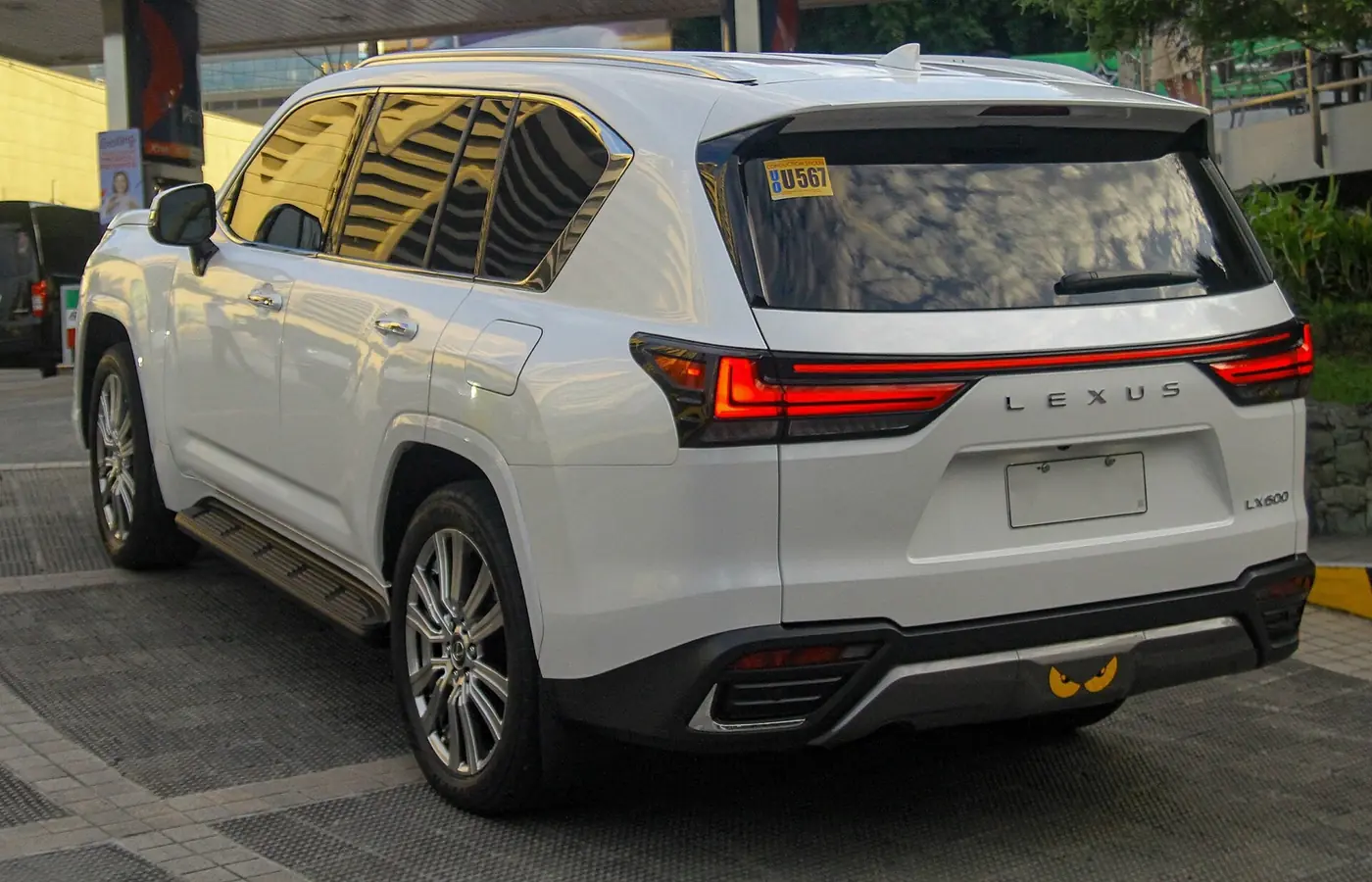 Lexus LX 2026, vista 3/4 trasera