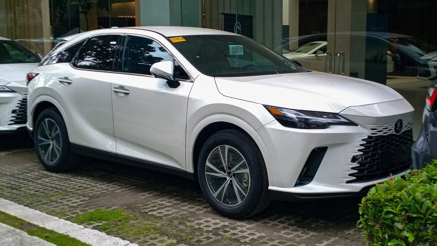 Lexus RX 2026, vista 3/4 frontal, foto 1