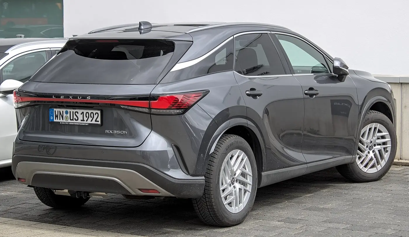 Lexus RX 2026, vista 3/4 trasera