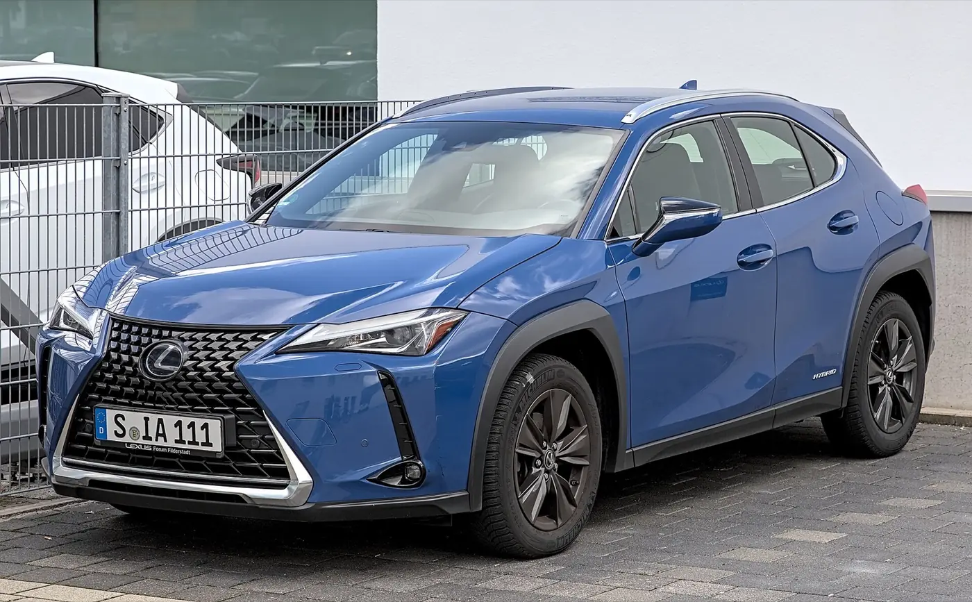 Lexus UX 2026, vista 3/4 frontal, foto 1