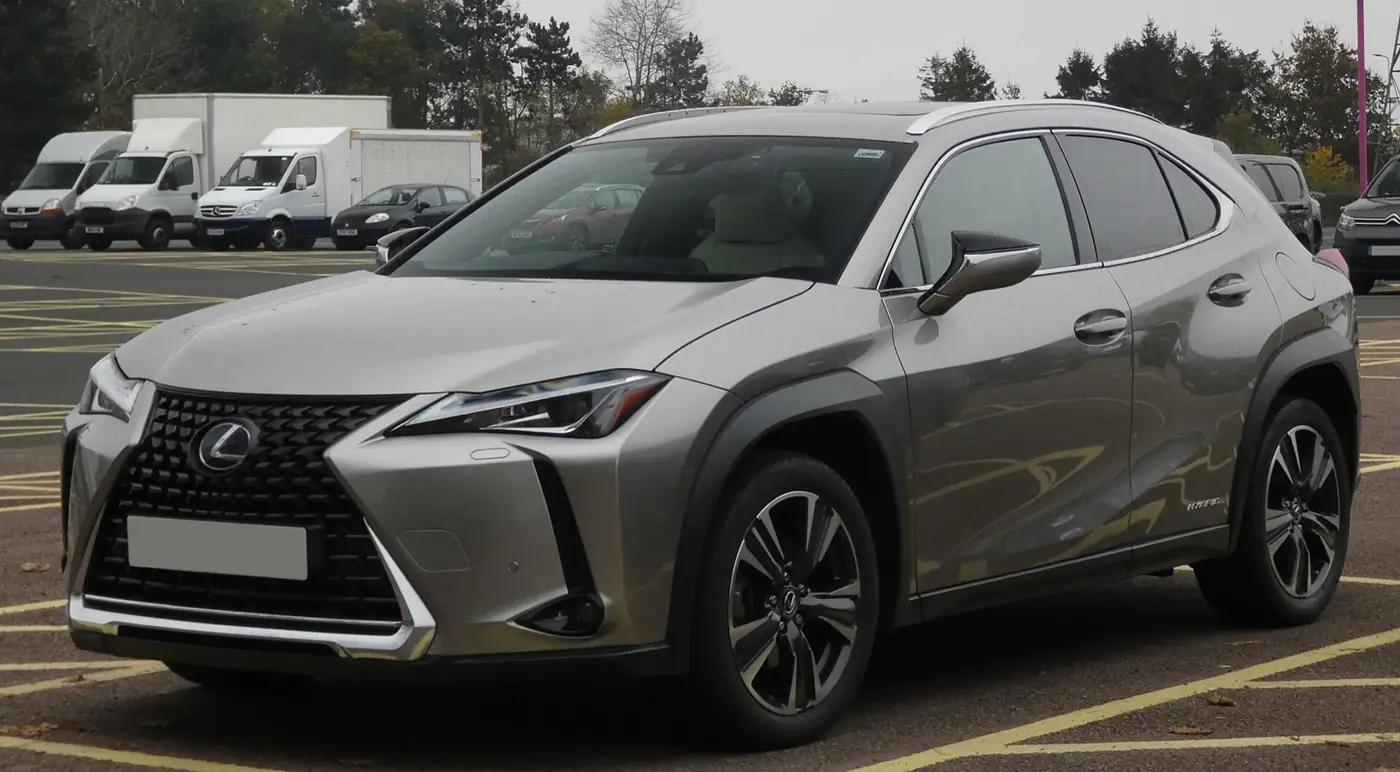 Lexus UX 2026, vista 3/4 frontal, foto 2