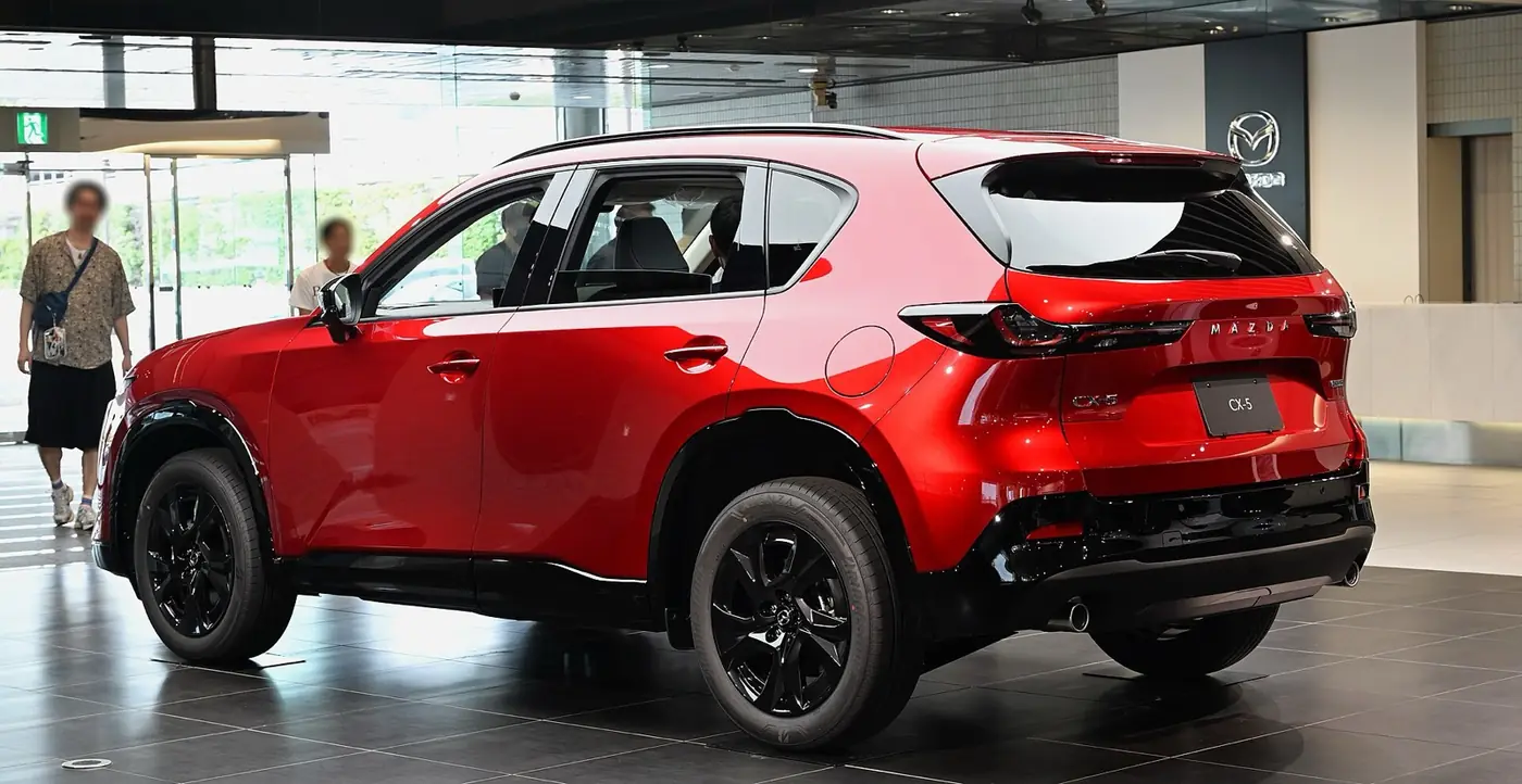 Mazda CX-5 2026, vista 3/4 trasera